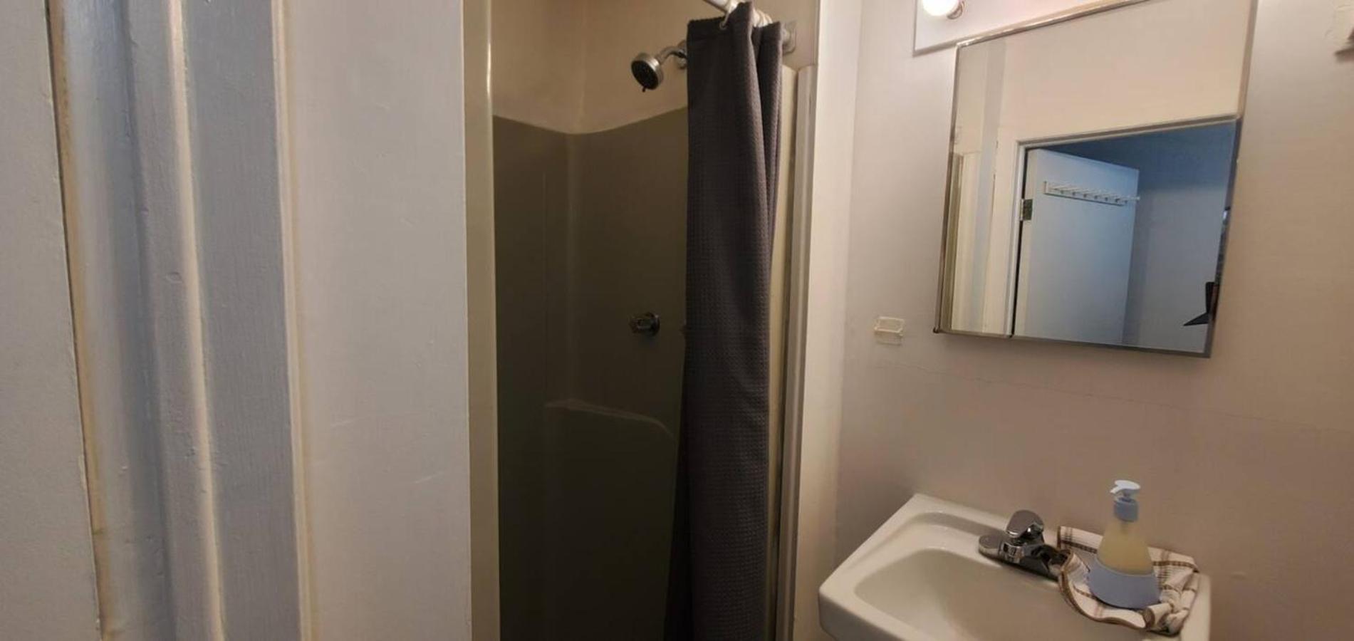 Heart Of Mtr For Memerable Experiance 2 Backyard 7Minmetro Fully Renovated & Equipped Монреаль Екстер'єр фото